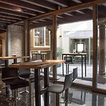 El Encanto & Cafeteria Hotel