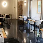 El Encanto & Cafeteria Hotel