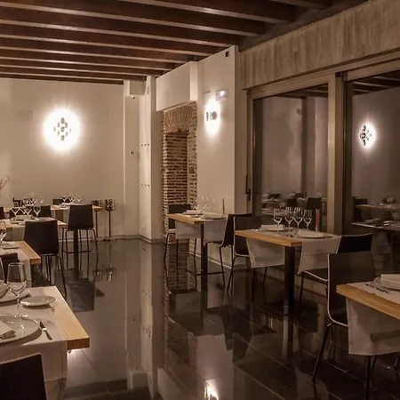 El Encanto & Cafeteria Hotel