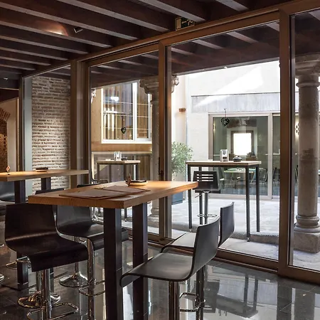 El Encanto & Cafeteria Hotel