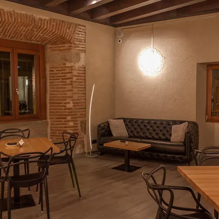 Hotel El Encanto & Cafeteria