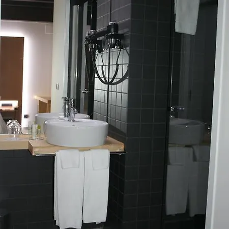 El Encanto & Cafeteria Hotel