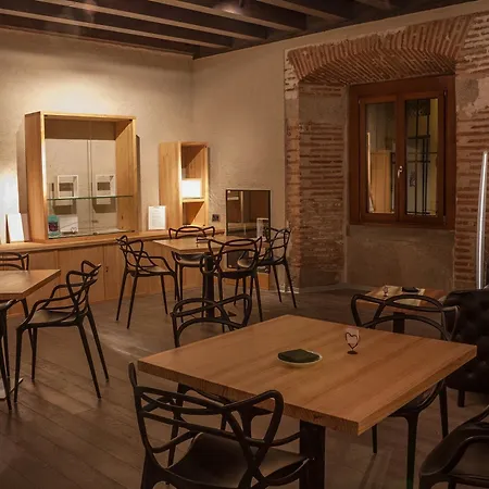 El Encanto & Cafeteria Hotel