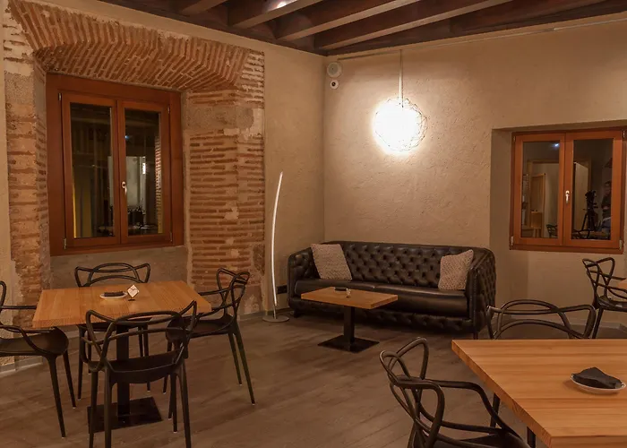 Hotel El Encanto & Cafeteria