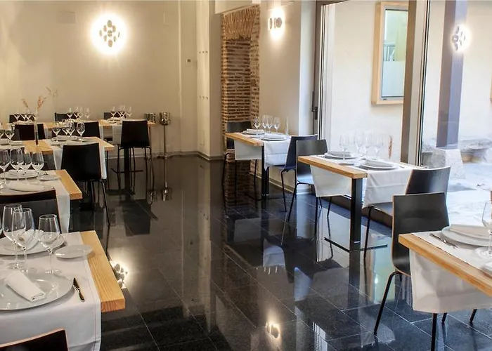 El Encanto & Cafeteria Hotel